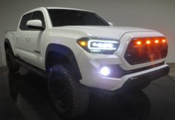 2020 Toyota Tacoma - Image 13