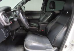 2020 Toyota Tacoma - Image 29