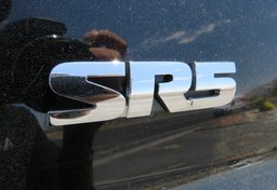 2015 Toyota Tundra 4WD Truck - Image 23