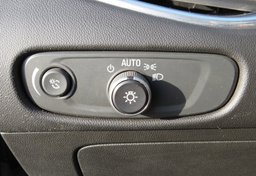 2020 Chevrolet Malibu - Image 36