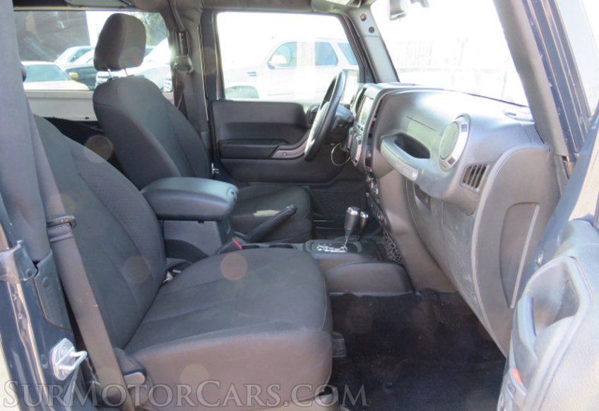 2017 Jeep Wrangler - Image 23