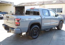 2022 Nissan Frontier - Image 8