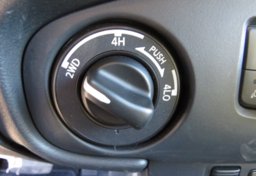 2022 Nissan Frontier - Image 40