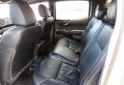 2020 Toyota Tacoma 4WD - Image 29