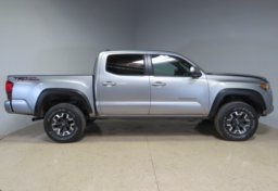 2016 Toyota Tacoma - Image 11