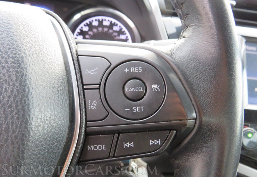 2020 Toyota Camry - Image 32