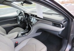 2020 Toyota Camry - Image 20