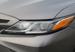 2020 Toyota Camry - Image 18