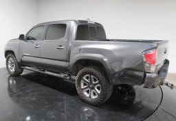 2016 Toyota Tacoma - Image 8