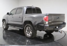 2016 Toyota Tacoma - Image 10
