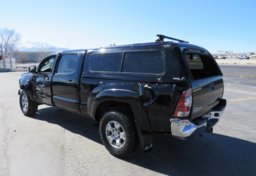 2015 Toyota Tacoma - Image 5