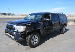 2015 Toyota Tacoma - Image 2