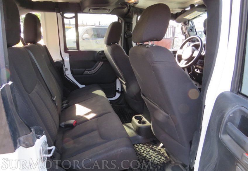 2014 Jeep Wrangler Unlimited - Image 32