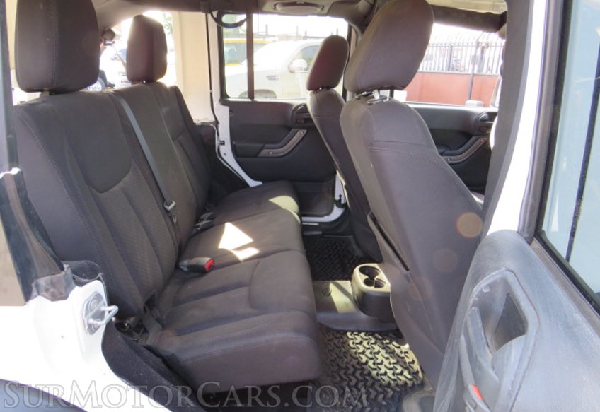 2014 Jeep Wrangler Unlimited - Image 30
