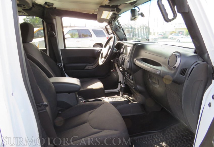 2014 Jeep Wrangler Unlimited - Image 28