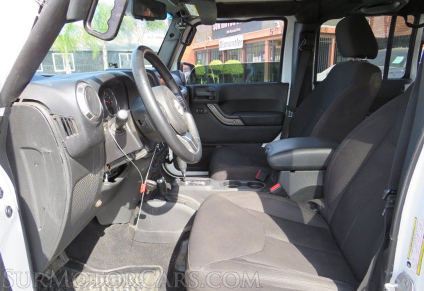 2014 Jeep Wrangler Unlimited - Image 27