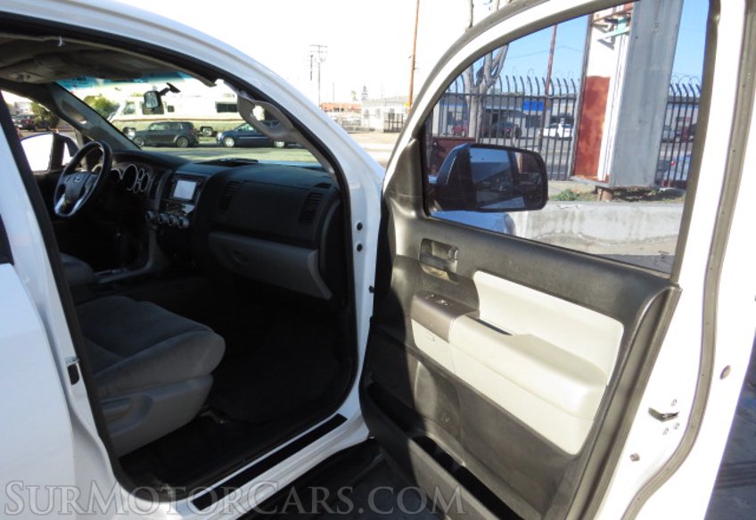 2014 Toyota Sequoia - Image 22