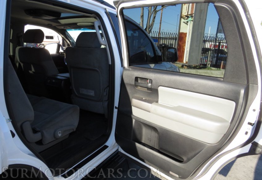 2014 Toyota Sequoia - Image 28