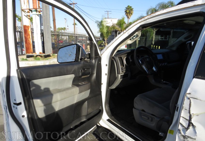 2014 Toyota Sequoia - Image 21