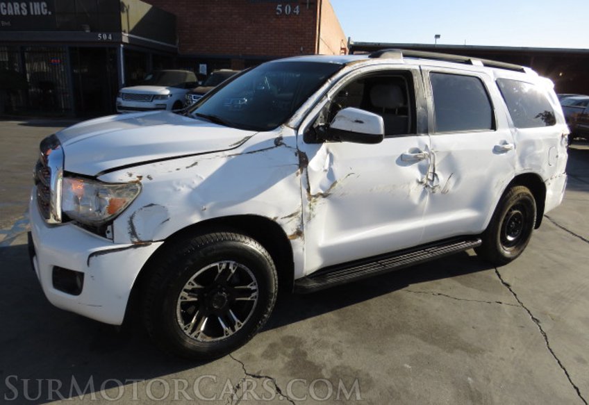 2014 Toyota Sequoia - Image 2