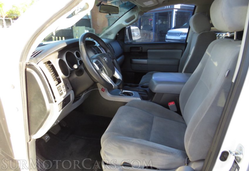 2014 Toyota Sequoia - Image 25