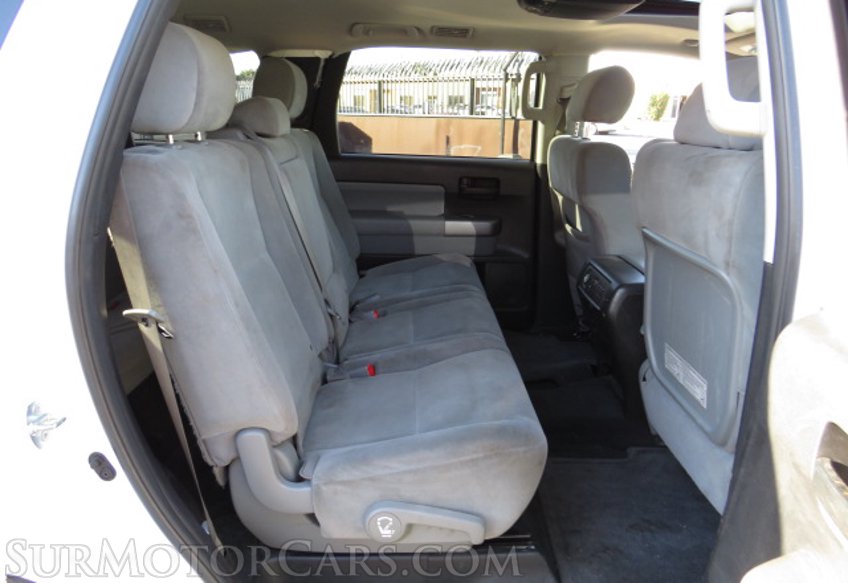 2014 Toyota Sequoia - Image 29