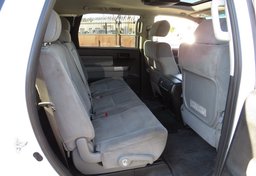 2014 Toyota Sequoia - Image 31