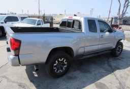 2018 Toyota Tacoma - Image 9