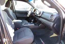 2017 Toyota Tacoma - Image 25