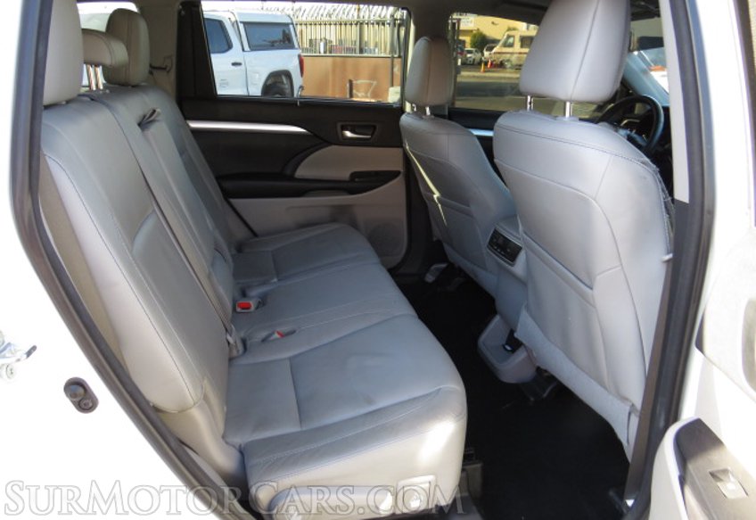 2016 Toyota Highlander - Image 32