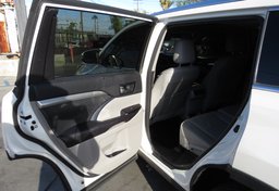 2016 Toyota Highlander - Image 28