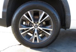 2016 Toyota Highlander - Image 11