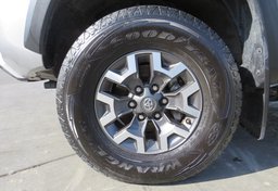 2019 Toyota Tacoma 4WD - Image 11