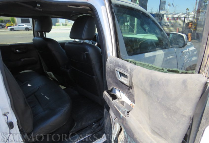 2020 Toyota Tacoma 4WD - Image 29