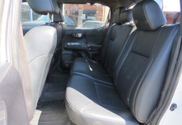 2020 Toyota Tacoma 4WD - Image 31