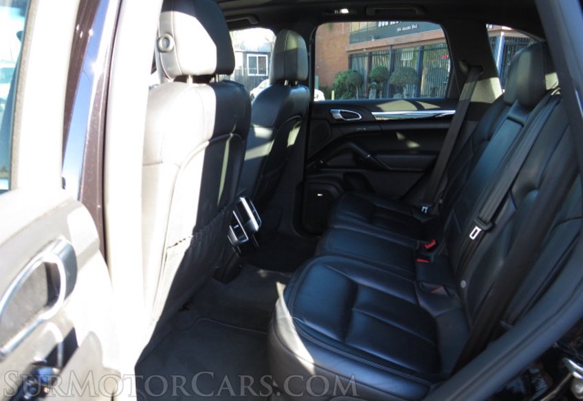 2015 Porsche Cayenne - Image 30