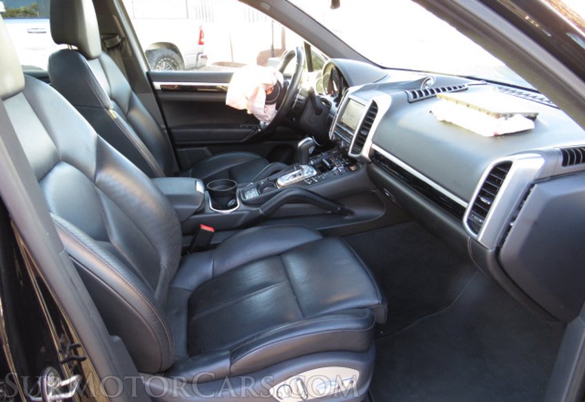 2015 Porsche Cayenne - Image 28