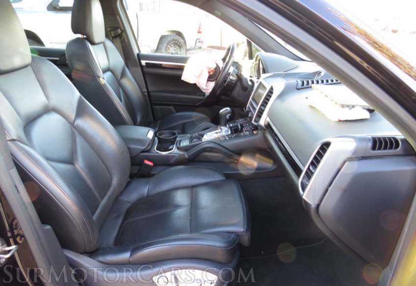 2015 Porsche Cayenne - Image 25