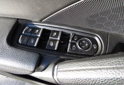 2015 Porsche Cayenne - Image 44