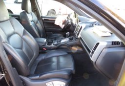 2015 Porsche Cayenne - Image 25