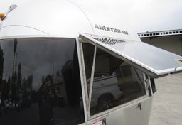 2016 Airstream Sport 22FB - Image 17