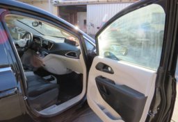 2023 Chrysler Pacifica - Image 21