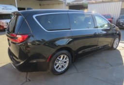 2023 Chrysler Pacifica - Image 8