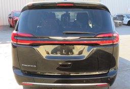 2023 Chrysler Pacifica - Image 11