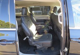 2023 Chrysler Pacifica - Image 23