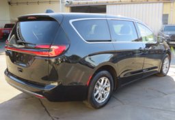 2023 Chrysler Pacifica - Image 10