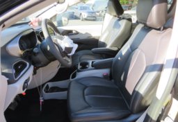 2023 Chrysler Pacifica - Image 24