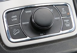 2019 Jeep Grand Cherokee - Image 48