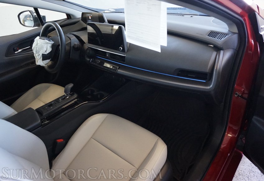 2024 Toyota Prius - Image 28