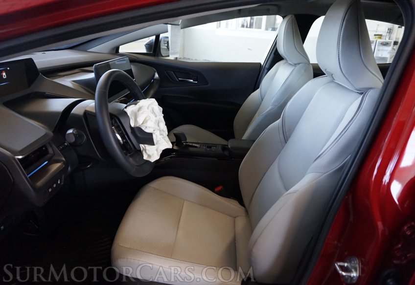 2024 Toyota Prius - Image 26